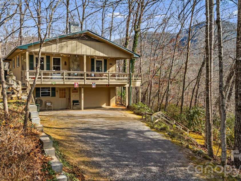 65 Roy Lane, Black Mountain, NC 28711.  MLS# CAR4328651, YatesRealty ID 3529. 