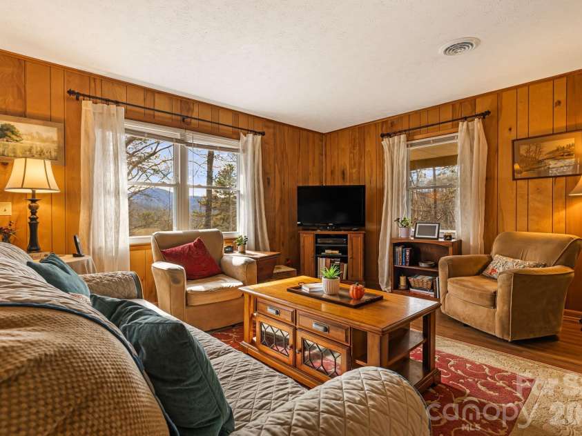 65 Roy Lane, Black Mountain, NC 28711.  MLS# CAR4328651, YatesRealty ID 3529. 