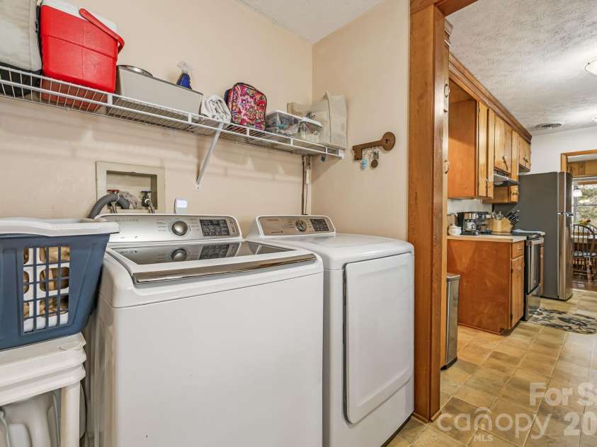 65 Roy Lane, Black Mountain, NC 28711.  MLS# CAR4328651, YatesRealty ID 3529. 