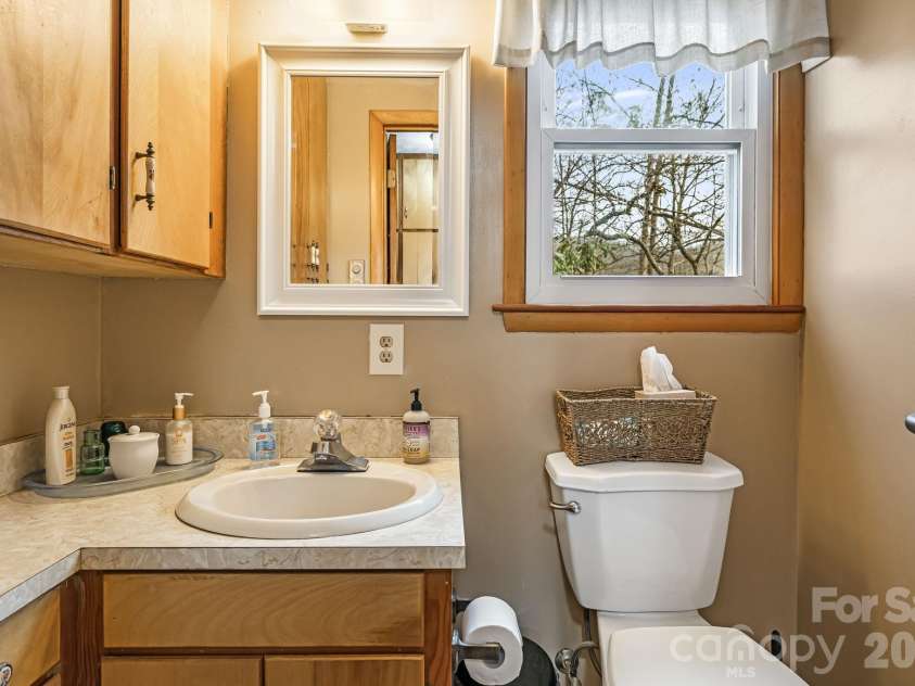 65 Roy Lane, Black Mountain, NC 28711.  MLS# CAR4328651, YatesRealty ID 3529. 