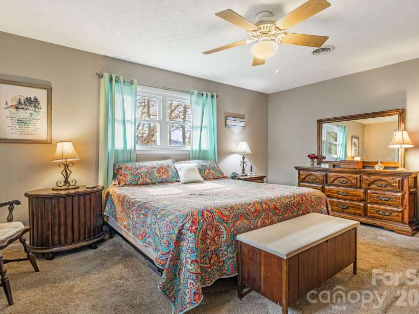 65 Roy Lane, Black Mountain, NC 28711.  MLS# CAR4328651, YatesRealty ID 3529. 
