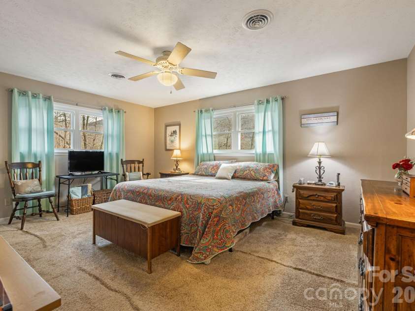 65 Roy Lane, Black Mountain, NC 28711.  MLS# CAR4328651, YatesRealty ID 3529. 