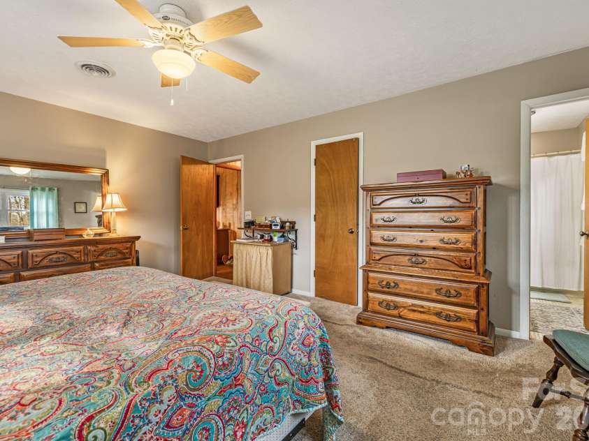 65 Roy Lane, Black Mountain, NC 28711.  MLS# CAR4328651, YatesRealty ID 3529. 