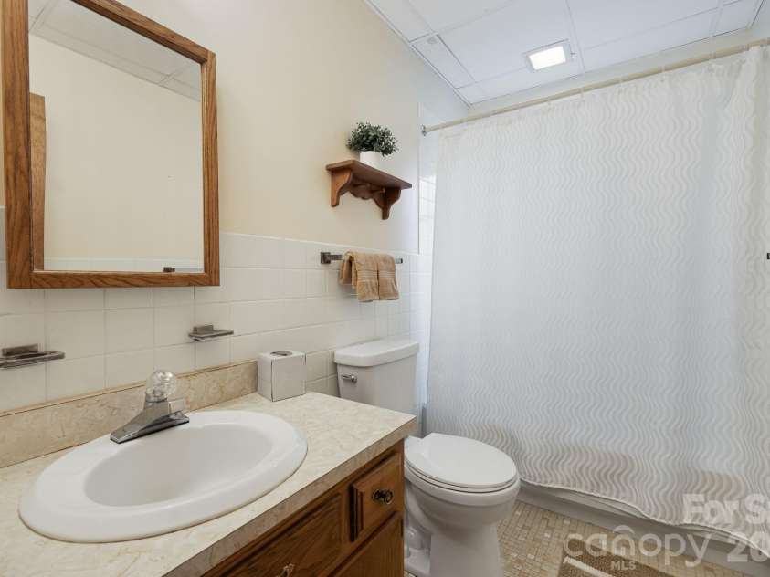 65 Roy Lane, Black Mountain, NC 28711.  MLS# CAR4328651, YatesRealty ID 3529. 
