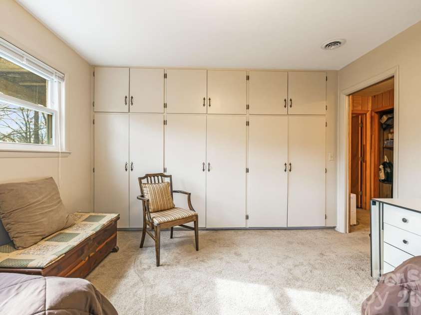 65 Roy Lane, Black Mountain, NC 28711.  MLS# CAR4328651, YatesRealty ID 3529. 