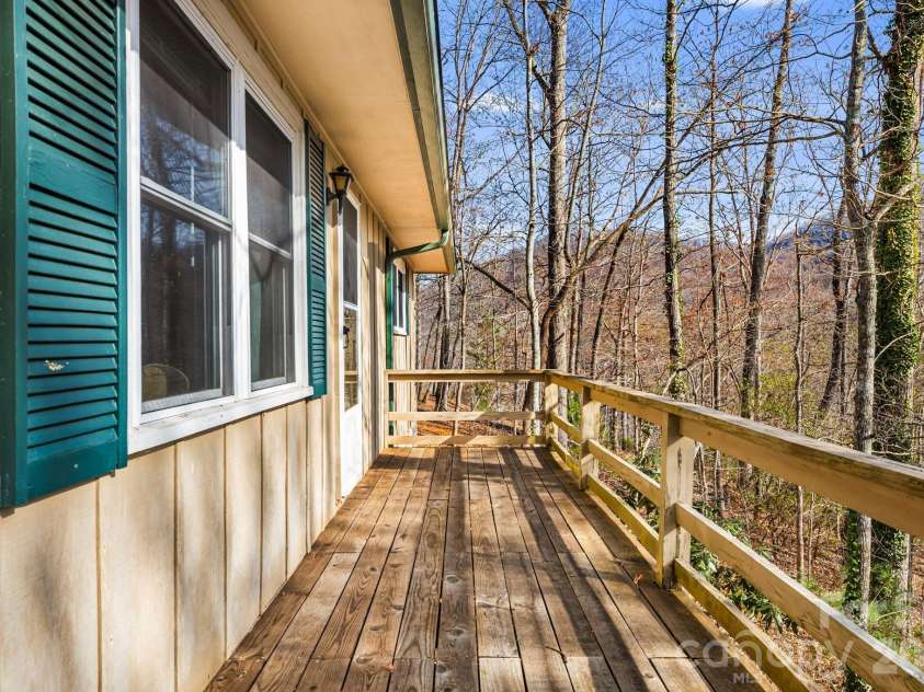 65 Roy Lane, Black Mountain, NC 28711.  MLS# CAR4328651, YatesRealty ID 3529. 