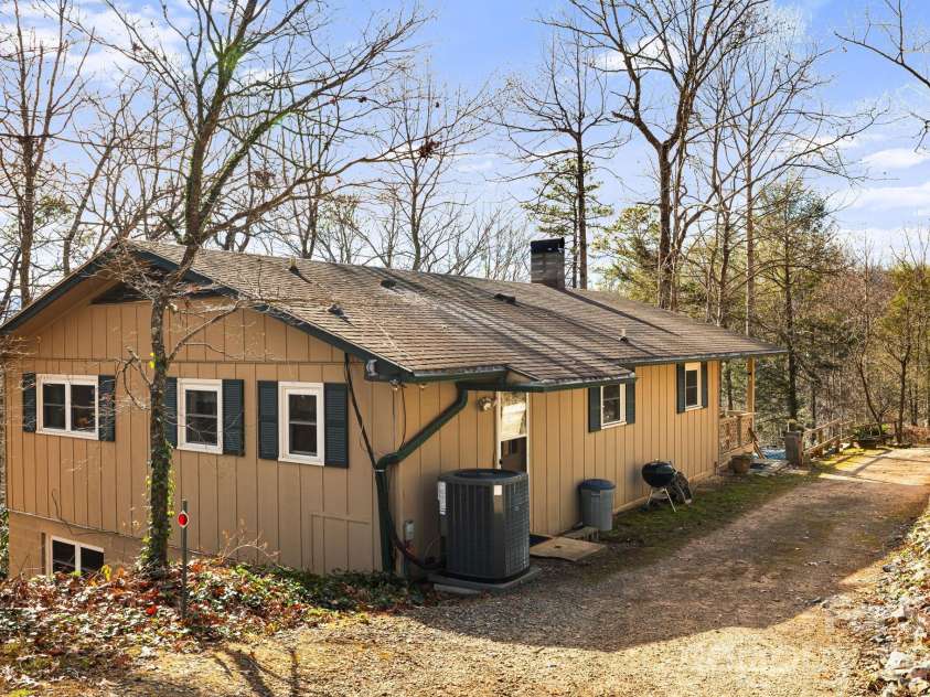 65 Roy Lane, Black Mountain, NC 28711.  MLS# CAR4328651, YatesRealty ID 3529. 