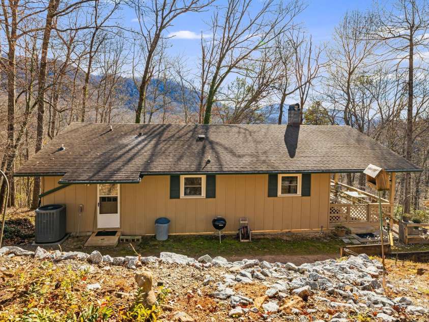 65 Roy Lane, Black Mountain, NC 28711.  MLS# CAR4328651, YatesRealty ID 3529. 