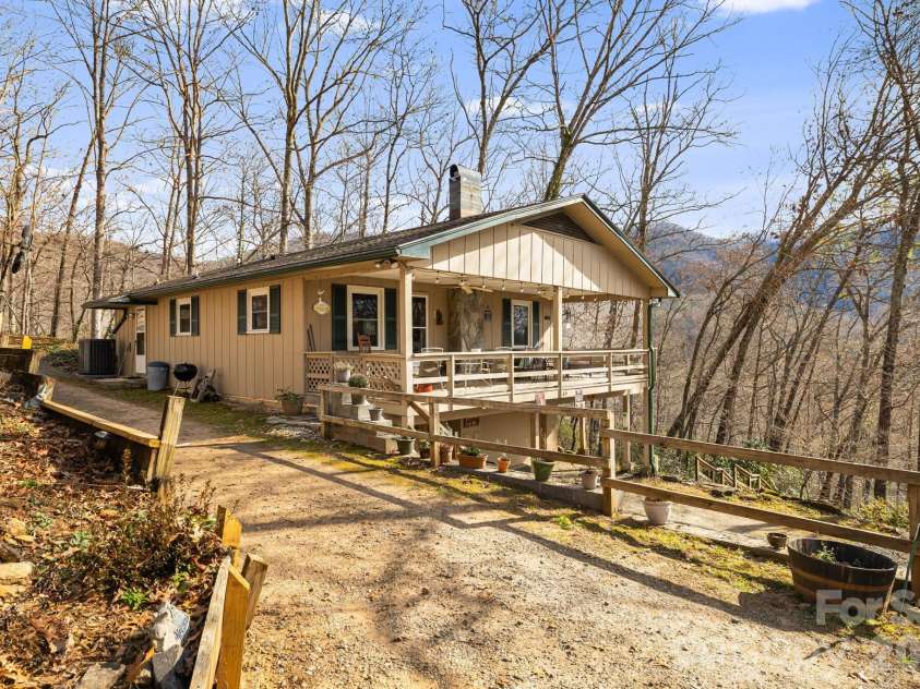 65 Roy Lane, Black Mountain, NC 28711.  MLS# CAR4328651, YatesRealty ID 3529. 