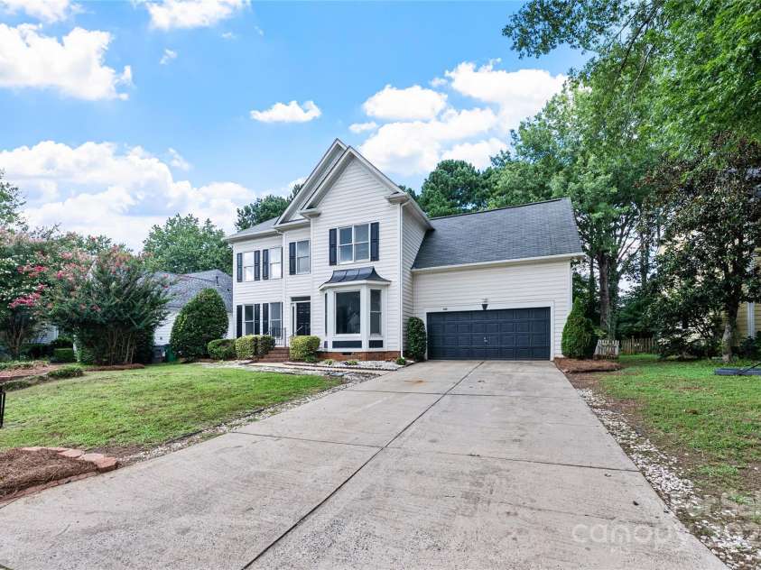 9418 Arborview Court, Charlotte, NC 28269.  MLS# CAR4285761, YatesRealty ID 35290. 