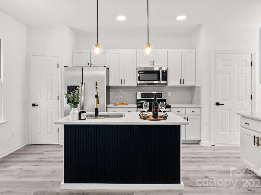 9418 Arborview Court, Charlotte, NC 28269.  MLS# CAR4285761, YatesRealty ID 35290. 