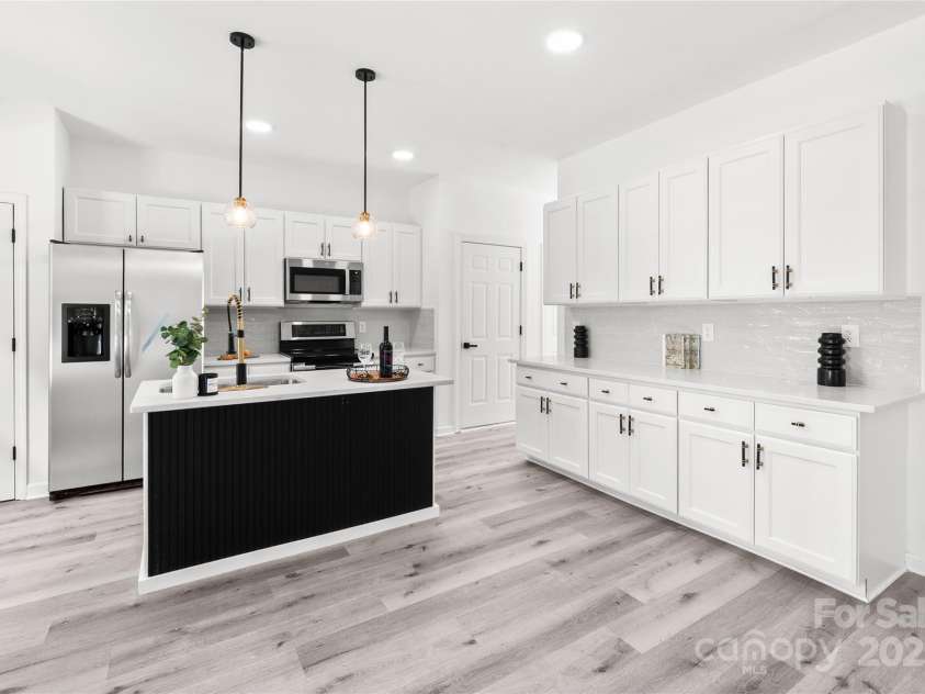9418 Arborview Court, Charlotte, NC 28269.  MLS# CAR4285761, YatesRealty ID 35290. 