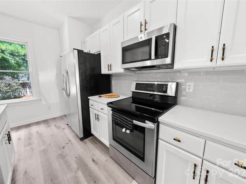 9418 Arborview Court, Charlotte, NC 28269.  MLS# CAR4285761, YatesRealty ID 35290. 