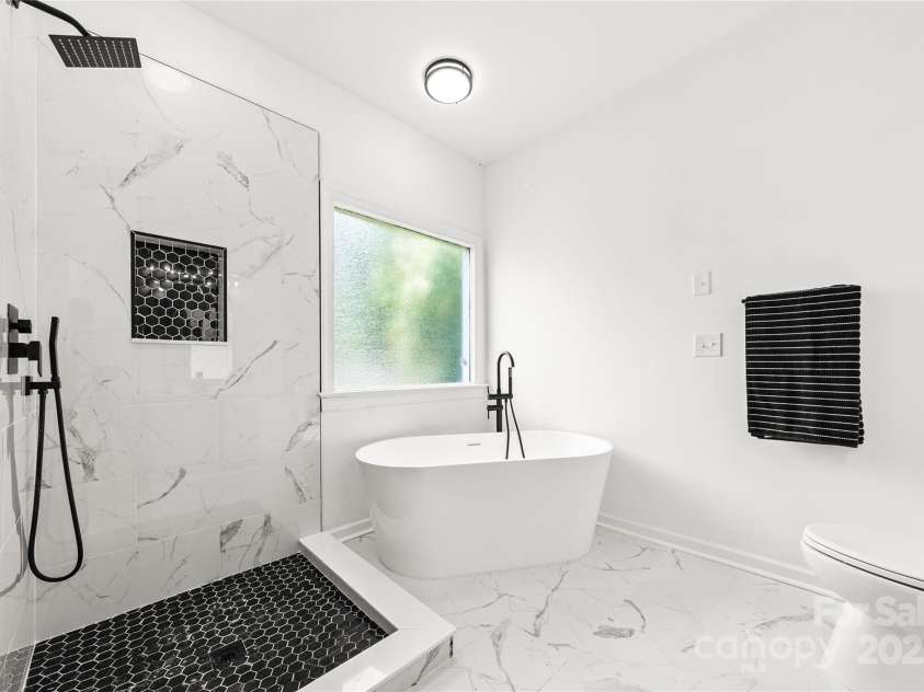 9418 Arborview Court, Charlotte, NC 28269.  MLS# CAR4285761, YatesRealty ID 35290. 