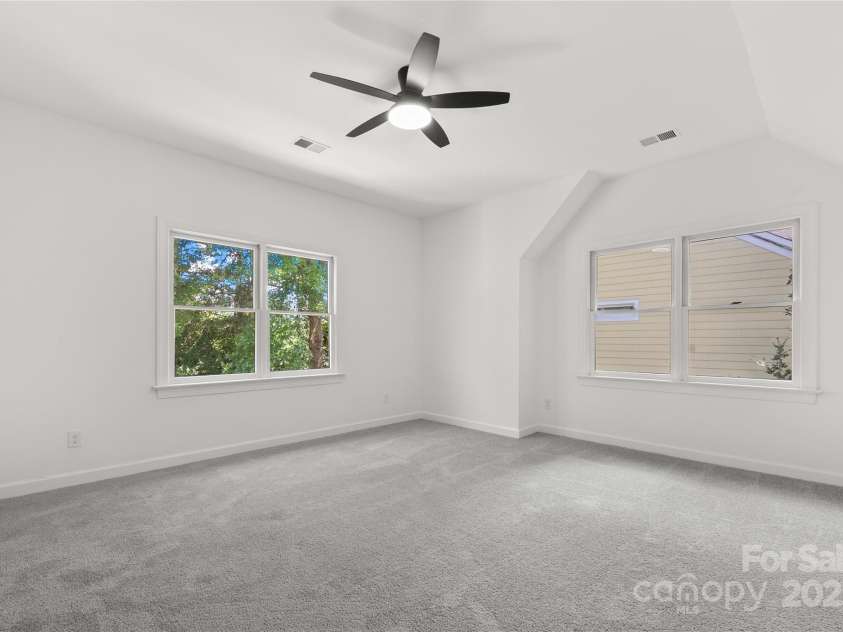 9418 Arborview Court, Charlotte, NC 28269.  MLS# CAR4285761, YatesRealty ID 35290. Bonus Room