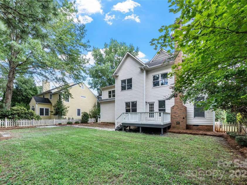 9418 Arborview Court, Charlotte, NC 28269.  MLS# CAR4285761, YatesRealty ID 35290. Flat back yard