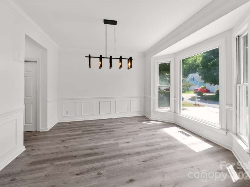 9418 Arborview Court, Charlotte, NC 28269.  MLS# CAR4285761, YatesRealty ID 35290. Formal Dining