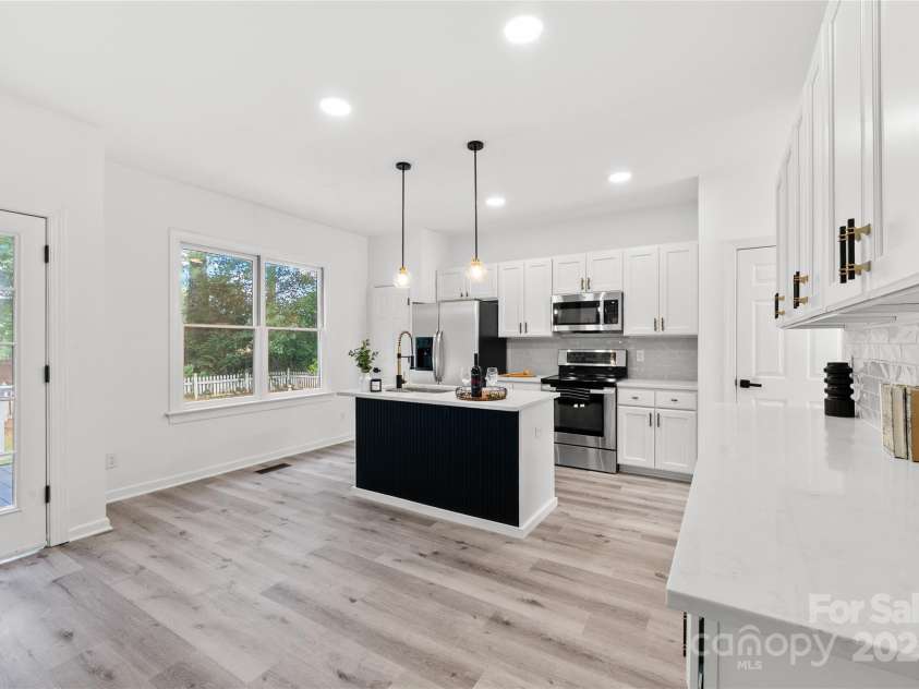 9418 Arborview Court, Charlotte, NC 28269.  MLS# CAR4285761, YatesRealty ID 35290. Fully Renovated Kitchen