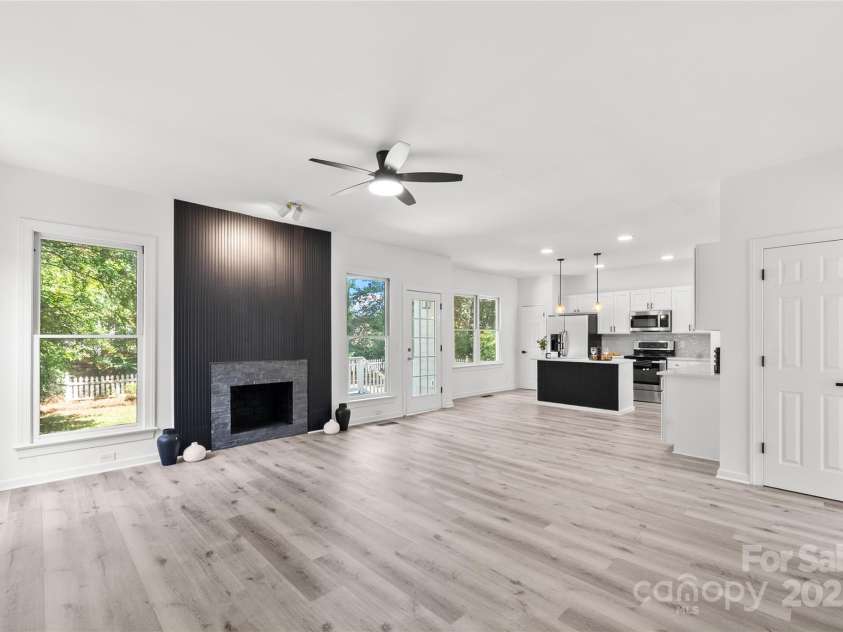 9418 Arborview Court, Charlotte, NC 28269.  MLS# CAR4285761, YatesRealty ID 35290. Open Floorplan