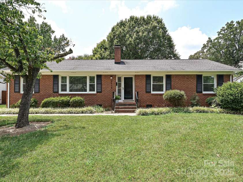 5408 Valley Forge Road, Charlotte, NC 28210.  MLS# CAR4286058, YatesRealty ID 35291. 