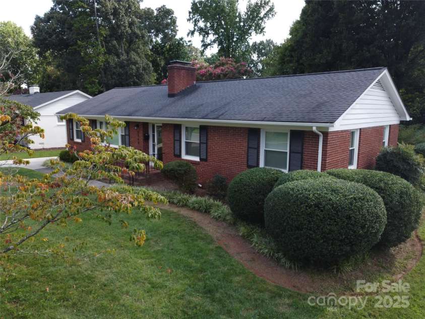 5408 Valley Forge Road, Charlotte, NC 28210.  MLS# CAR4286058, YatesRealty ID 35291. 
