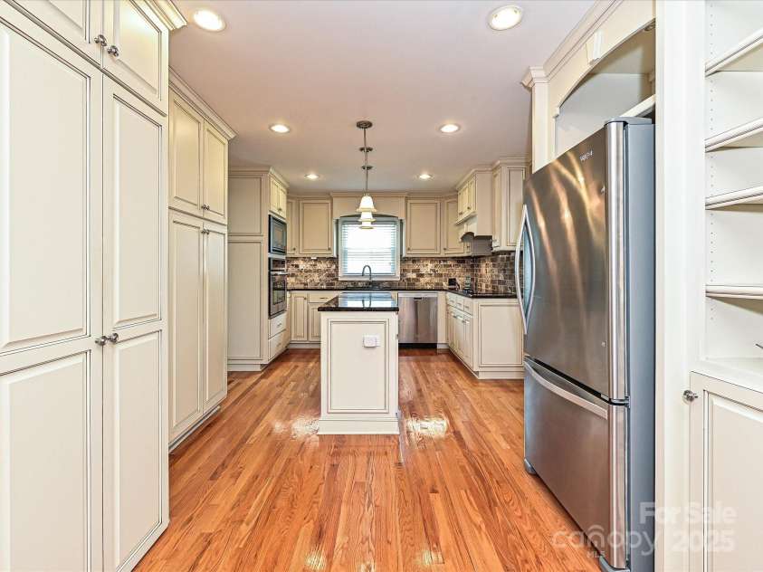 5408 Valley Forge Road, Charlotte, NC 28210.  MLS# CAR4286058, YatesRealty ID 35291. 