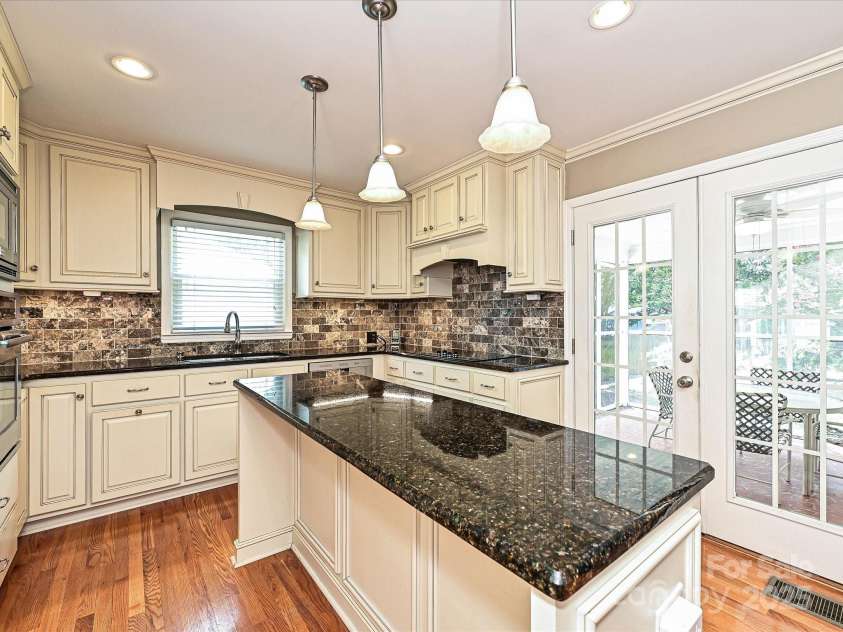 5408 Valley Forge Road, Charlotte, NC 28210.  MLS# CAR4286058, YatesRealty ID 35291. 