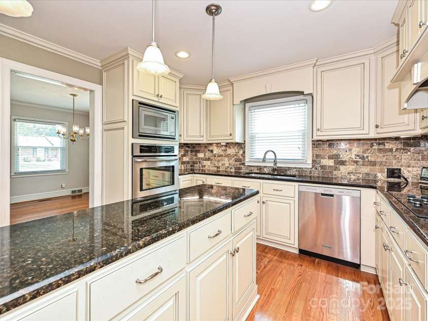 5408 Valley Forge Road, Charlotte, NC 28210.  MLS# CAR4286058, YatesRealty ID 35291. 