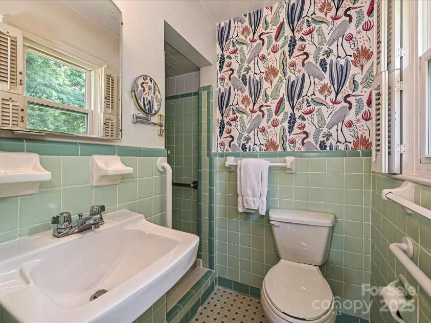 5408 Valley Forge Road, Charlotte, NC 28210.  MLS# CAR4286058, YatesRealty ID 35291. 