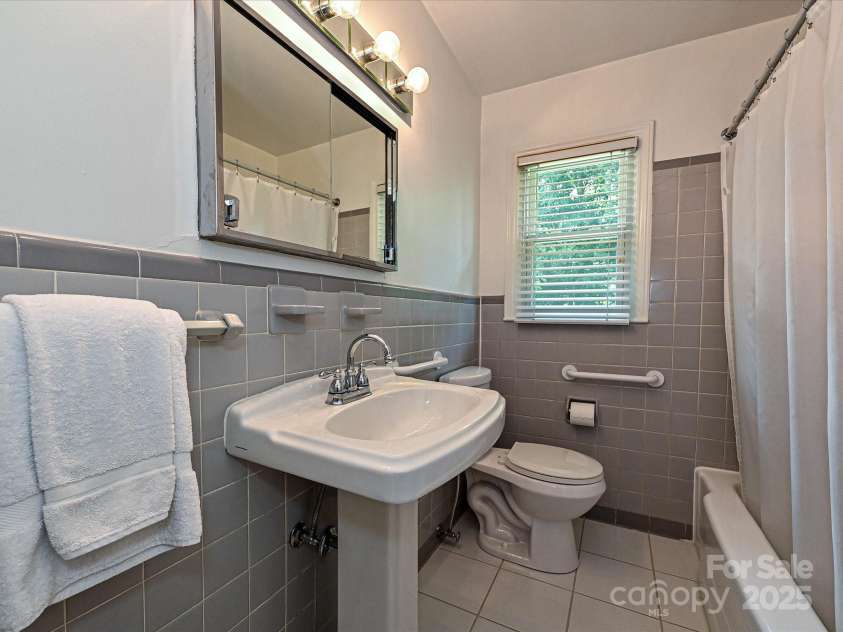 5408 Valley Forge Road, Charlotte, NC 28210.  MLS# CAR4286058, YatesRealty ID 35291. 