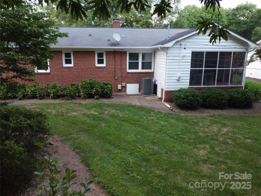 5408 Valley Forge Road, Charlotte, NC 28210.  MLS# CAR4286058, YatesRealty ID 35291. 