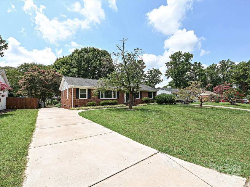 5408 Valley Forge Road, Charlotte, NC 28210.  MLS# CAR4286058, YatesRealty ID 35291. 