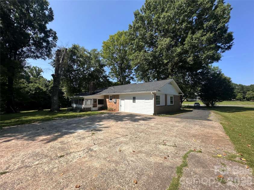 5836 Lebanon Road, Charlotte, NC 28227.  MLS# CAR4398860, YatesRealty ID 35291. 