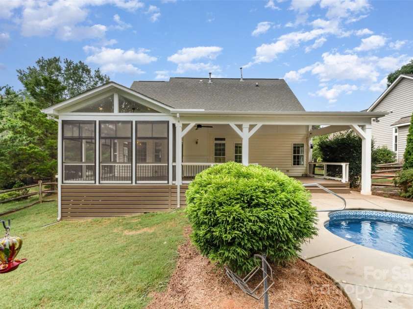 2746 Cameron Commons Way, Matthews, NC 28104.  MLS# CAR4242732, YatesRealty ID 35293. Rear yard