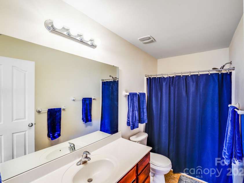 497 Dockside Lane, Concord, NC 28027.  MLS# CAR4288072, YatesRealty ID 35295. Upstairs Guest Bathroom