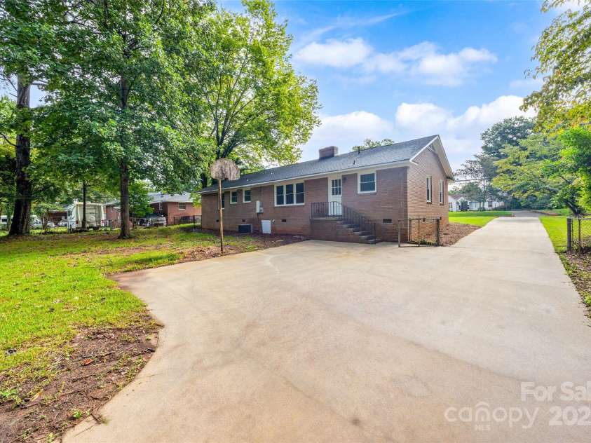 1167 India Hook Road, Rock Hill, SC 29732.  MLS# CAR4292033, YatesRealty ID 35296. 