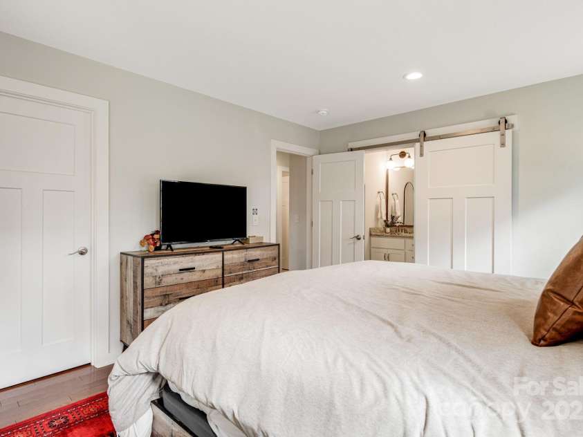 868 Sand Hill Road, Asheville, NC 28806.  MLS# CAR4292562, YatesRealty ID 35297. 