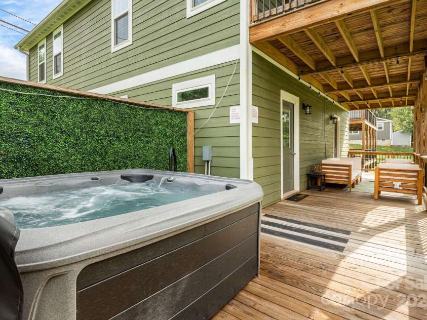 868 Sand Hill Road, Asheville, NC 28806.  MLS# CAR4292562, YatesRealty ID 35297. 