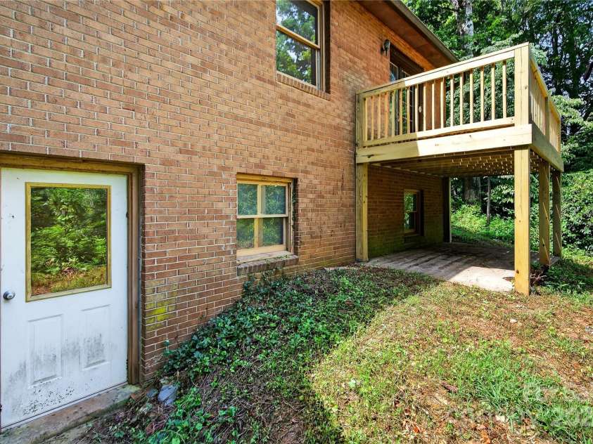 535 Gaither Road, Statesville, NC 28625.  MLS# CAR4289309, YatesRealty ID 35298. 