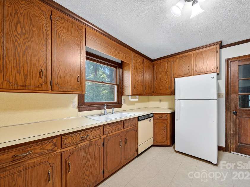 535 Gaither Road, Statesville, NC 28625.  MLS# CAR4289309, YatesRealty ID 35298. 