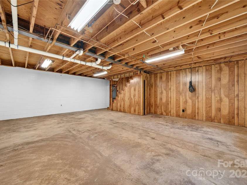 535 Gaither Road, Statesville, NC 28625.  MLS# CAR4289309, YatesRealty ID 35298. 