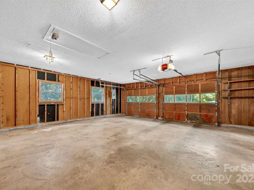 535 Gaither Road, Statesville, NC 28625.  MLS# CAR4289309, YatesRealty ID 35298. 