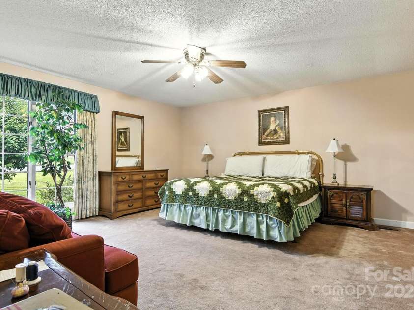 530 5th Street, Hickory, NC 28601.  MLS# CAR4289321, YatesRealty ID 353. 2nd Primary on main floor