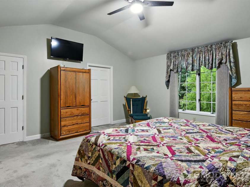 530 5th Street, Hickory, NC 28601.  MLS# CAR4289321, YatesRealty ID 353. 