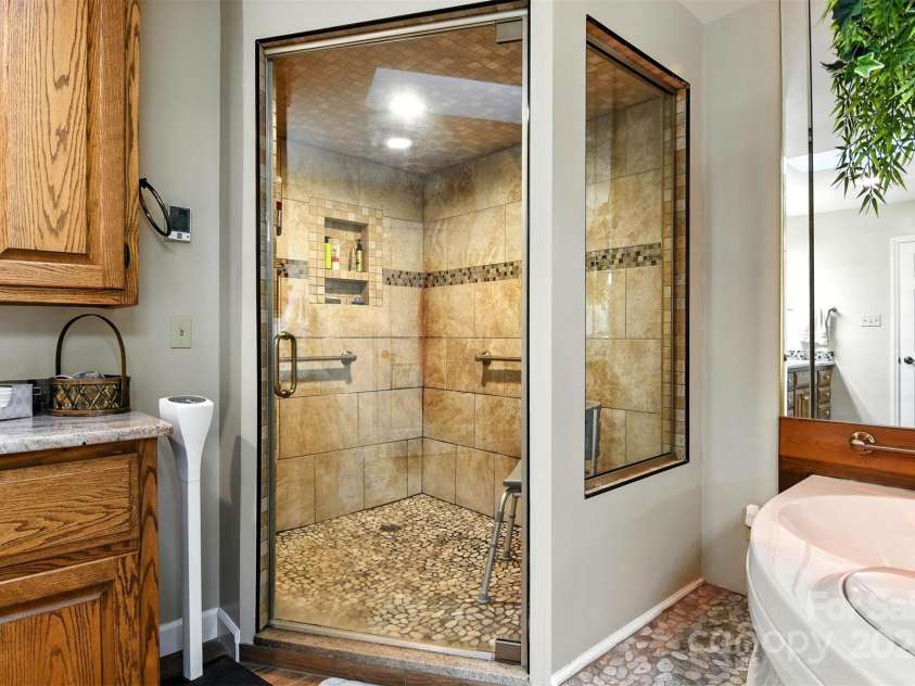 530 5th Street, Hickory, NC 28601.  MLS# CAR4289321, YatesRealty ID 353. 