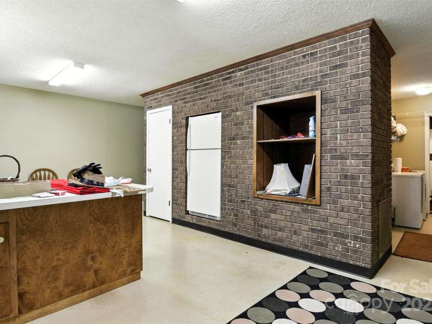 530 5th Street, Hickory, NC 28601.  MLS# CAR4289321, YatesRealty ID 353. 