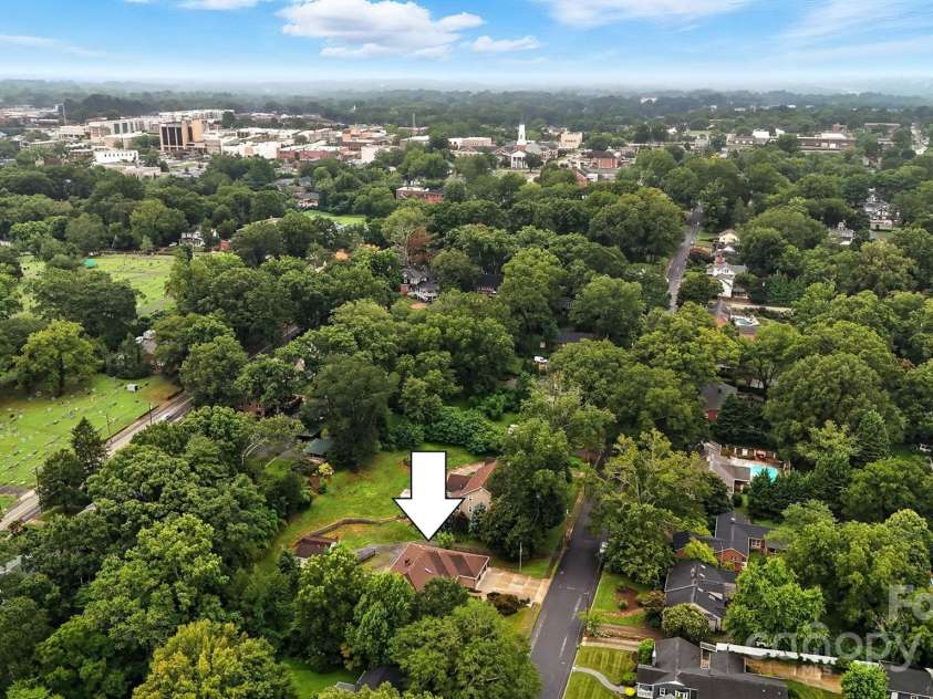 530 5th Street, Hickory, NC 28601.  MLS# CAR4289321, YatesRealty ID 353. 