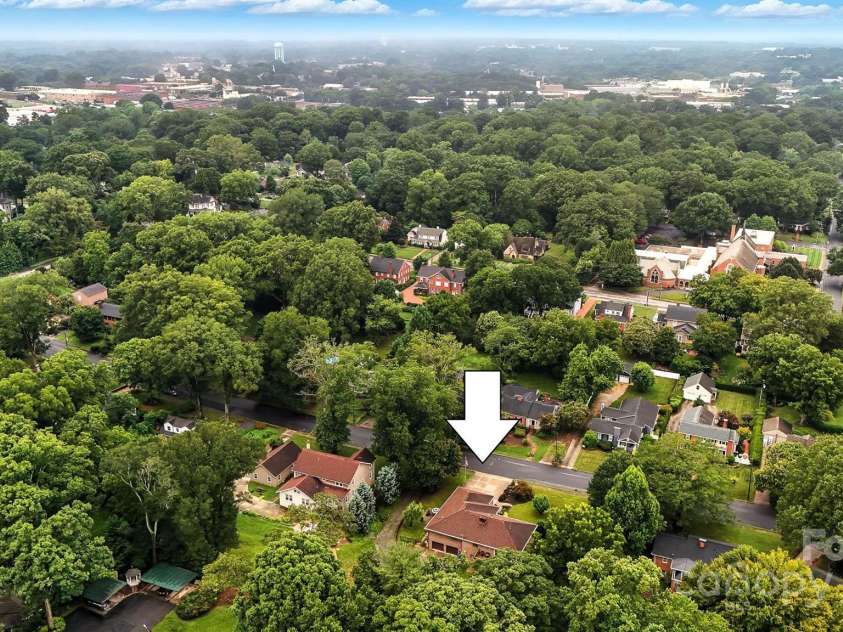 530 5th Street, Hickory, NC 28601.  MLS# CAR4289321, YatesRealty ID 353. 