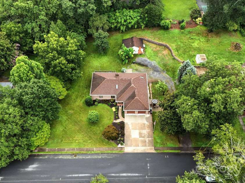 530 5th Street, Hickory, NC 28601.  MLS# CAR4289321, YatesRealty ID 353. 