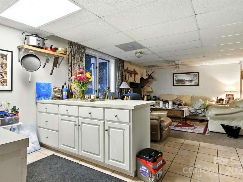 530 5th Street, Hickory, NC 28601.  MLS# CAR4289321, YatesRealty ID 353. Apartment Kitchen